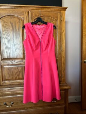 T Tahari Bright Red Zip Front Dress EUC Size 8